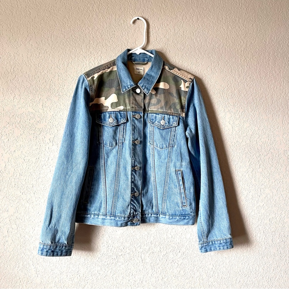 GAP Camo Denim Jacket Size Medium‎ Light Wash 100% Cotton Army Button Up Fall